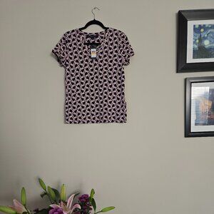 💖 Tommy Hilfiger V-Neck T-Shirt with Pink Hearts – Brand New!